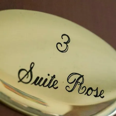 Suites De Luxe 3*